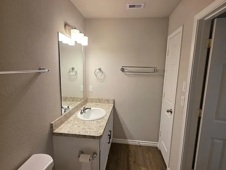 1403 W Virginia St — Photo 14