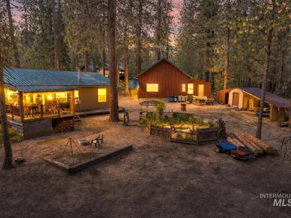 10 Cricket Rd, Garden Valley, ID 83622