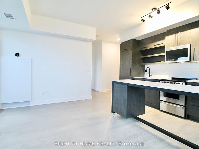 560 Rideau St #1006 — Photo 9