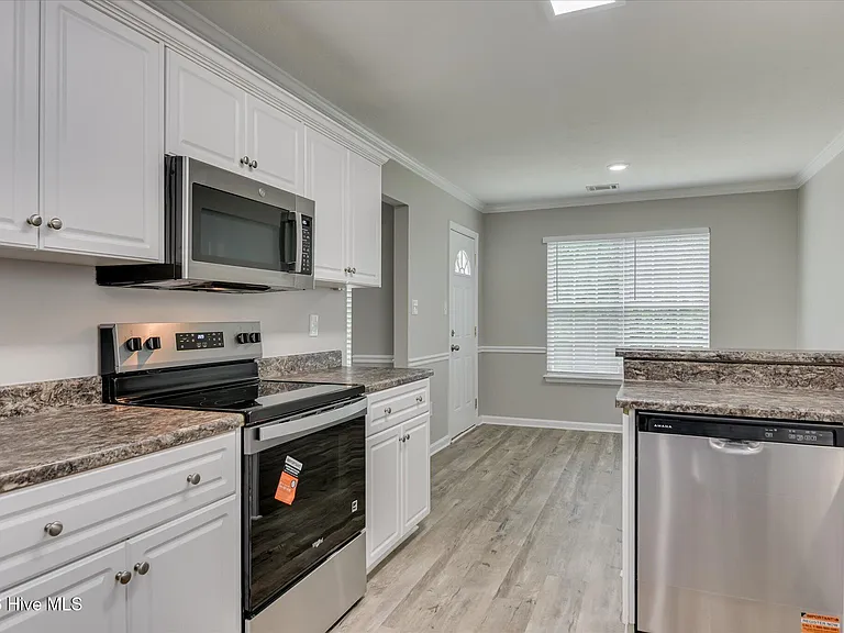 7604 Pleasantville Way — Photo 16