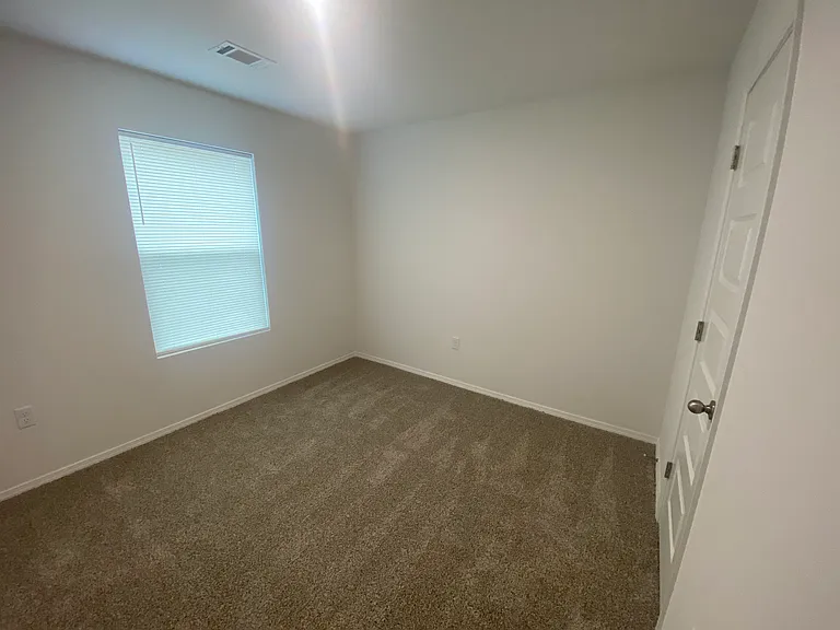 104 E Fredonia Ct — Photo 8