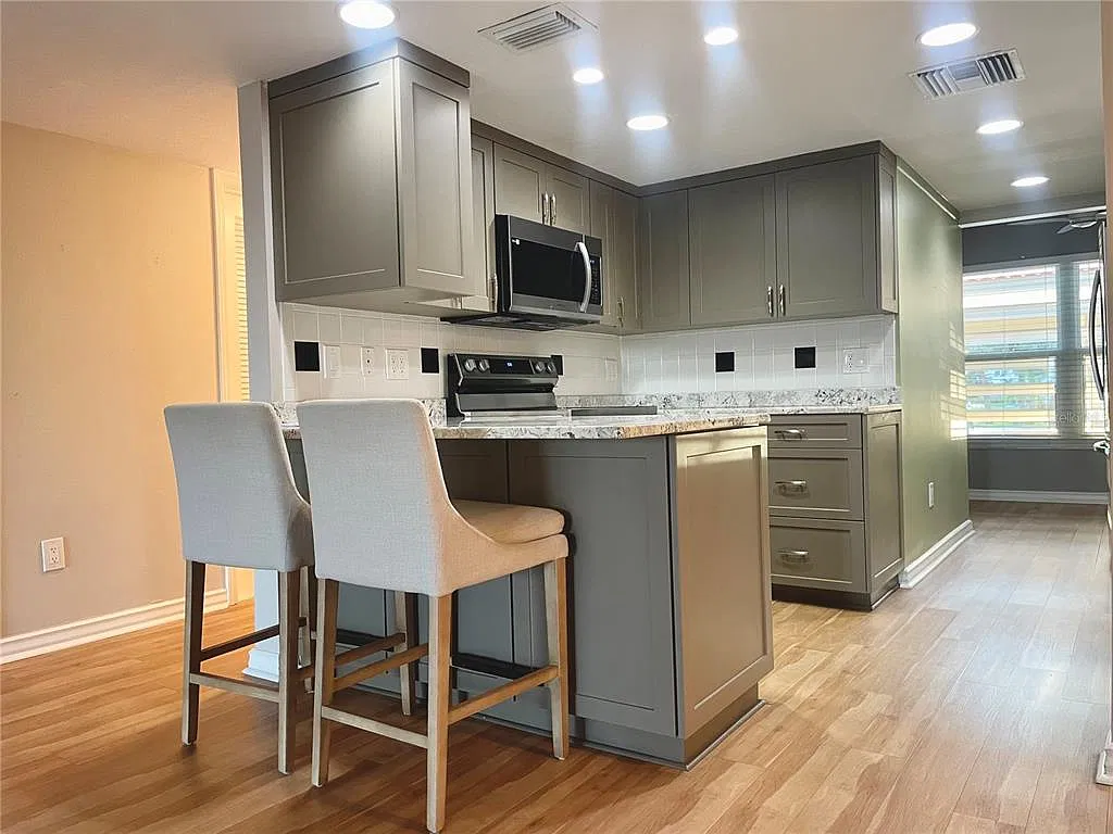 2 bed, 2.0 bath, 1445 sqft, $3,100 — Photo 3