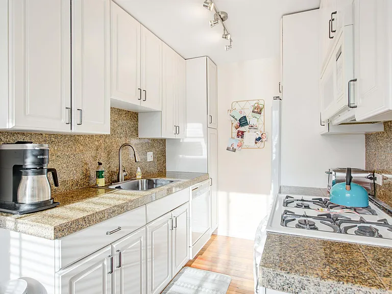 525 N Jackson St #305 — Photo 6
