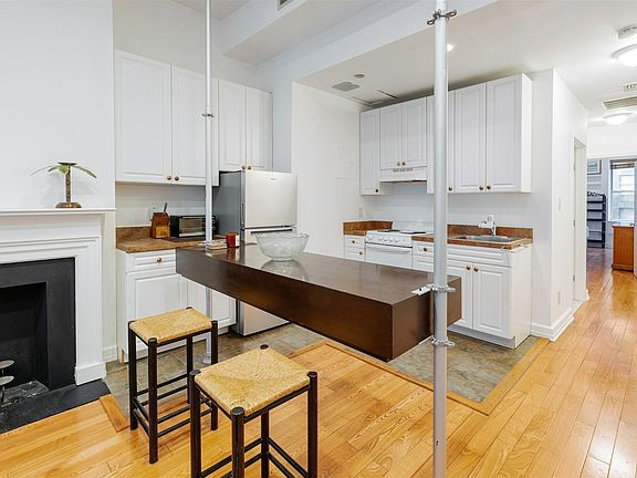 3rd image of 118 E 57th St APT 5