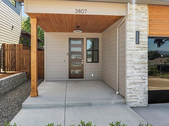 4th image of 3807 Rose Ct