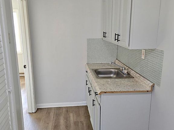 4th image of 630 Burson Ave #2