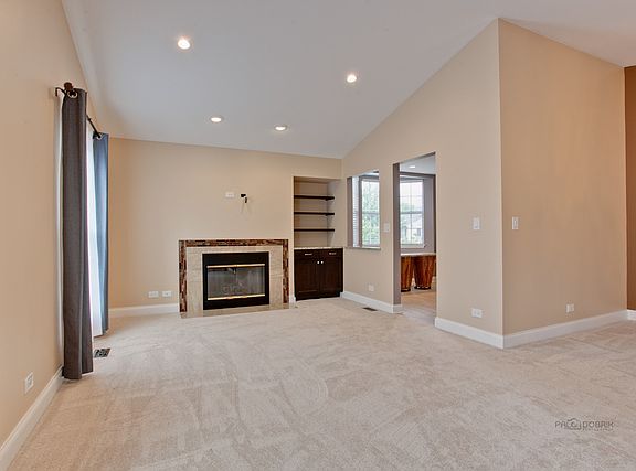 5th image of 561 Grosse Pointe Cir