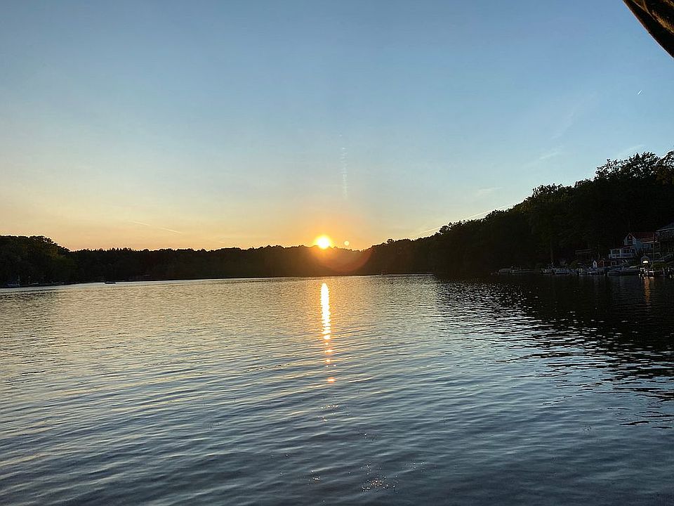 1st image of 551 Lake Dr
