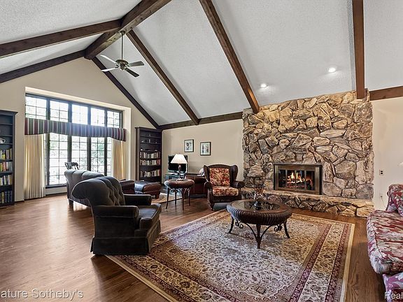 3rd image of 251 Woodwind Dr