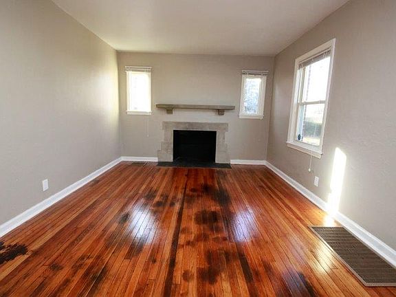 4th image of 4224 Oakridge Dr