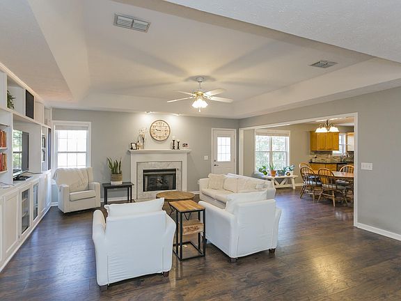 5th image of 3718 Henricks Hill Dr