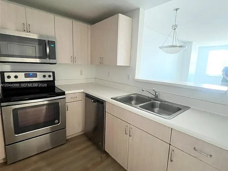 50 Menores Ave #720 — Photo 9