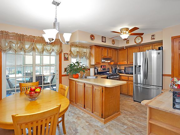 4th image of 132 Sandalwood Dr