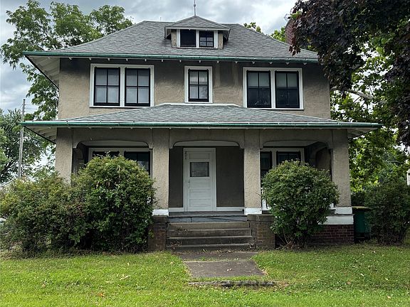 2nd image of 211 S Maple St