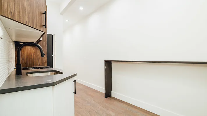 Rented by Nooklyn NYC LLC | media 72