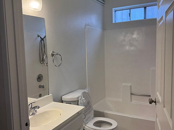2nd image of 136 N Mariposa Ave APT B
