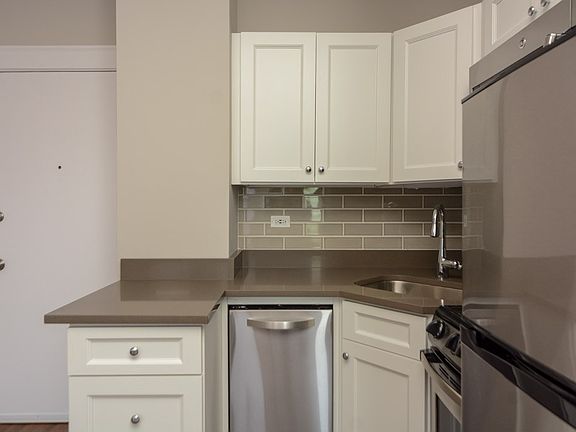 5th image of 817 W Lakeside Pl APT 204