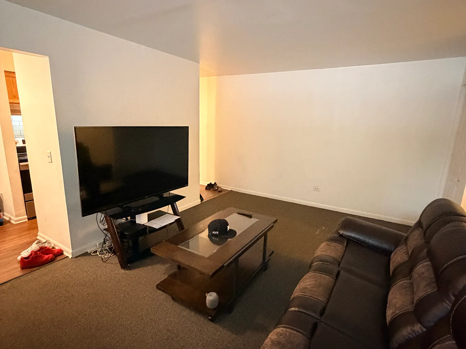2 bed, 950 sqft, $1,600 — Photo 3