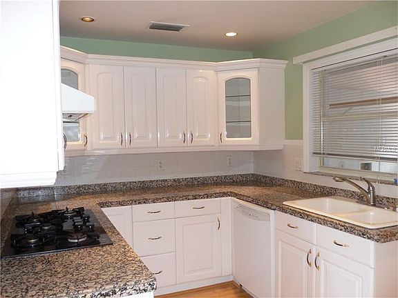 5th image of 2833 Greenbriar St