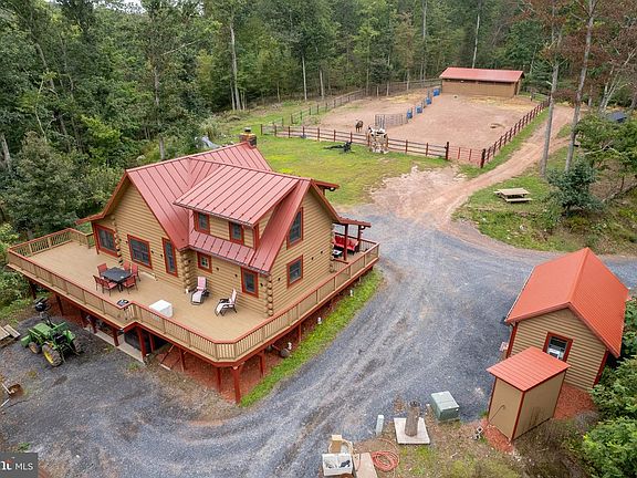 4th image of 1305 Whispering Pines Rd