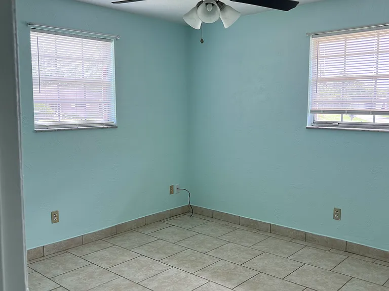 287 N Evans Cir #A — Photo 3