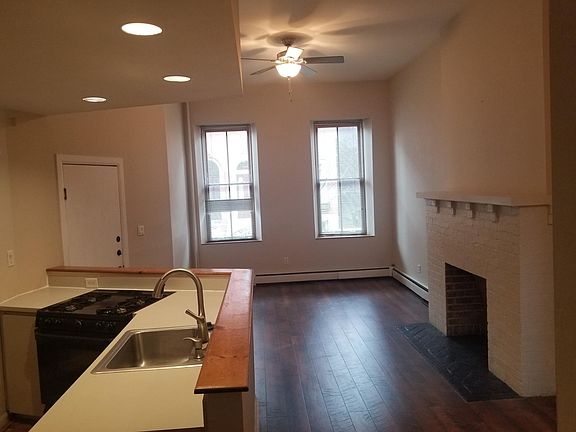 2nd image of 2007 Wallace St APT 1