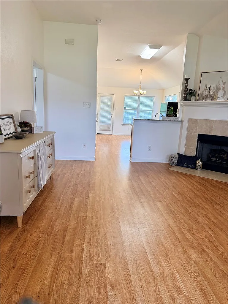 3 bed, 1314 sqft, $1,850 — Photo 4