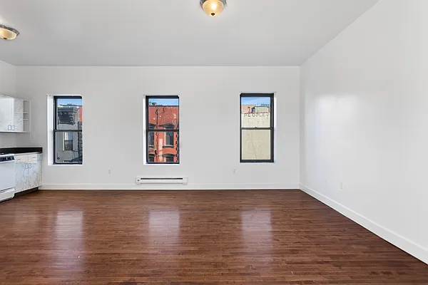 Rented by Safdie Realty Group | media 20