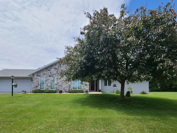 N6923 Donlin Dr, Pardeeville, WI 53954