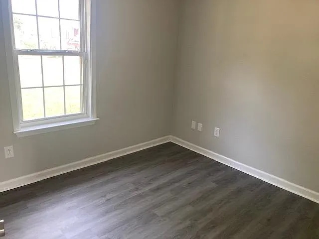 704 Seaton Ct — Photo 11