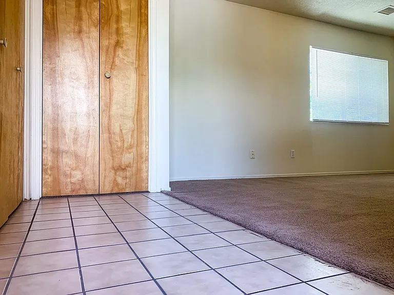 924 Valencia Dr SE — Photo 56