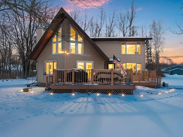 129 W Wallrich Rd, Cecil, WI 54111