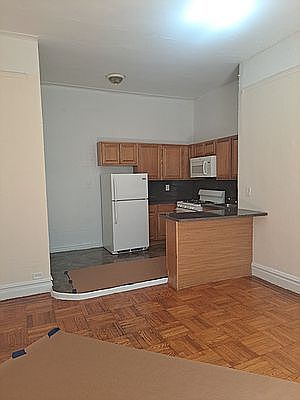 2nd image of 4871 Broadway