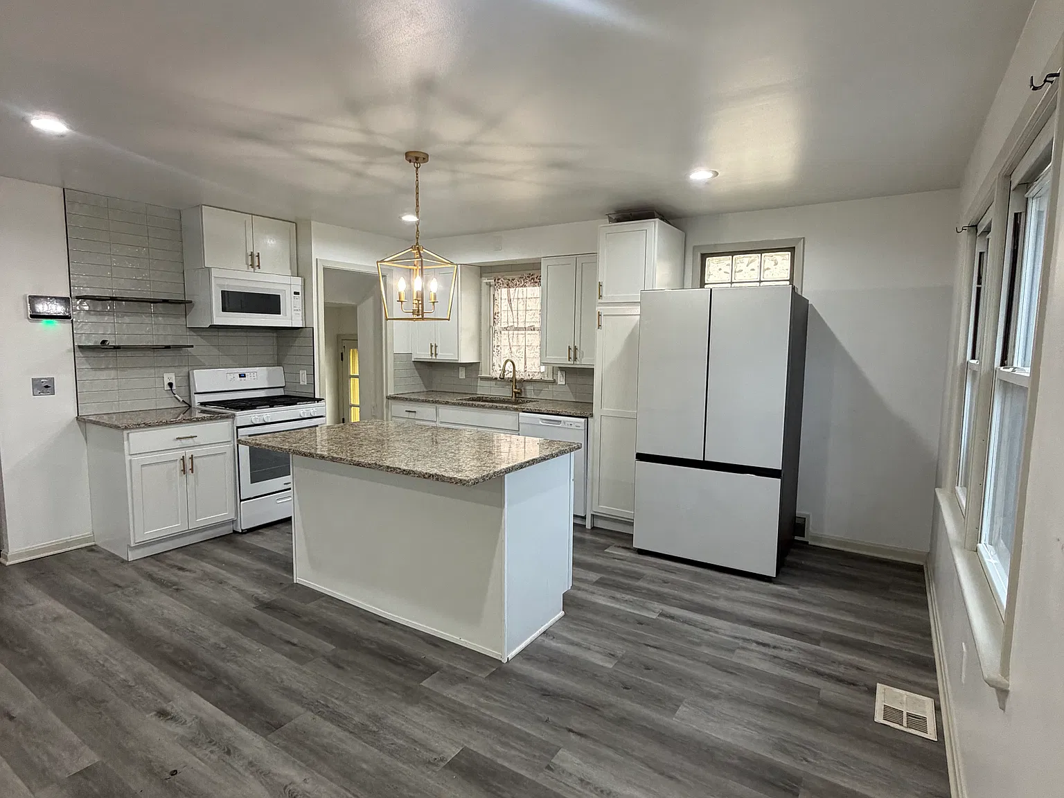 4 bed, 1792 sqft, $2,000 — Photo 2