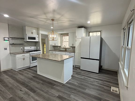 2nd image of 11913 Derby Rd