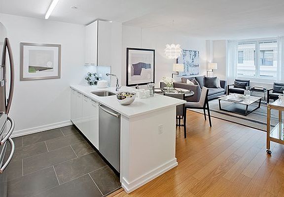 3rd image of 227 W 77th St APT 7F