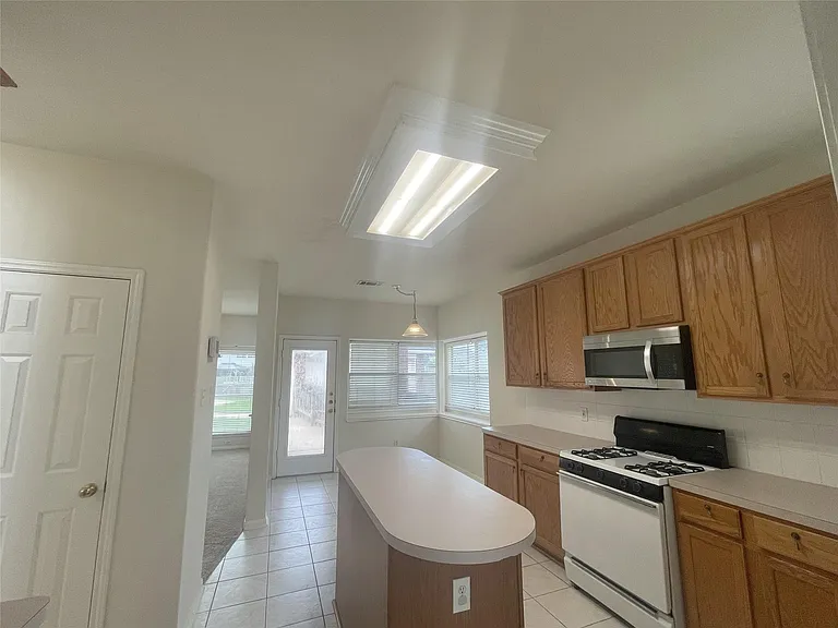 18807 Harbor Key Cir — Photo 5