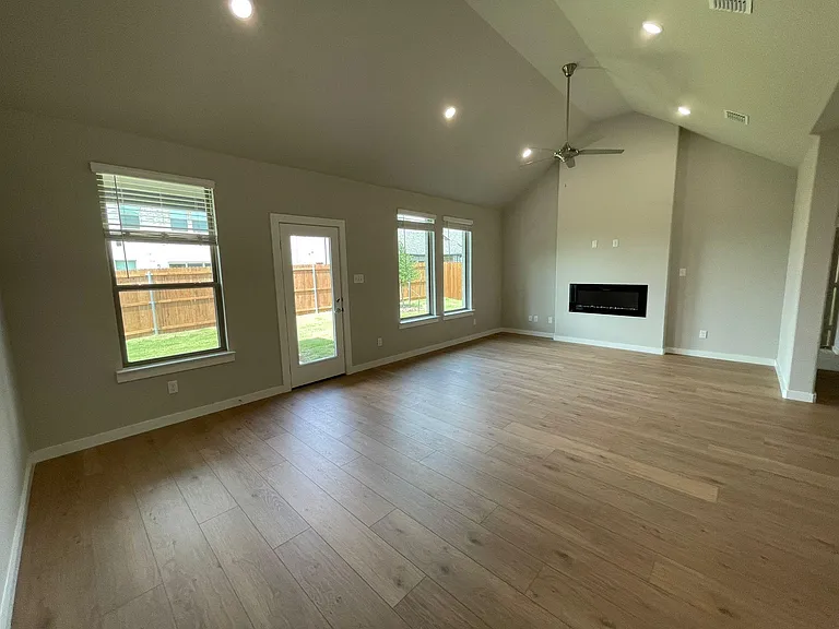 1101 Mahogany Dr — Photo 32