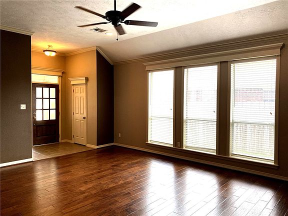 4th image of 8422 Alison Ave #8422