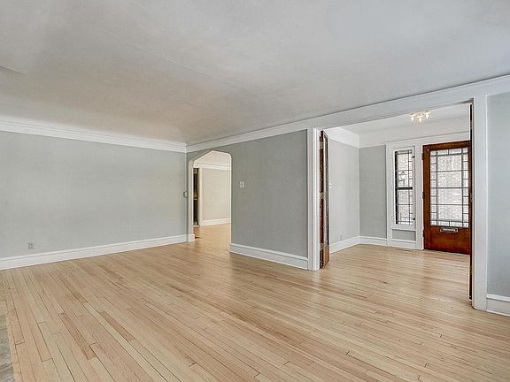 3rd image of 2440 N Lake Dr #2442