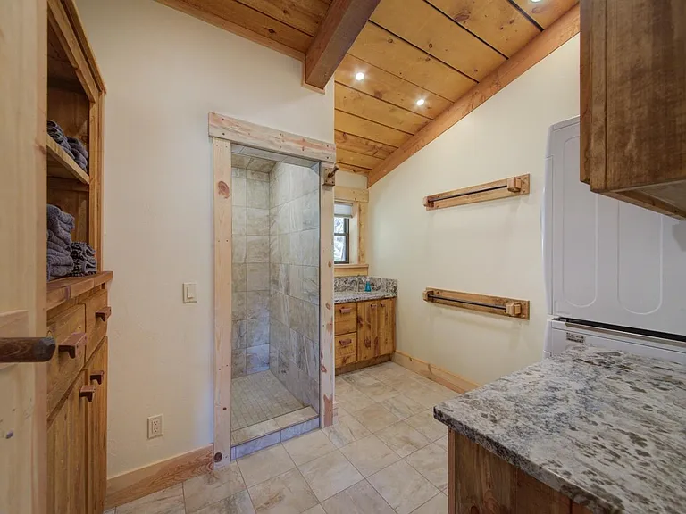 5876 Pioneer Cir — Photo 9