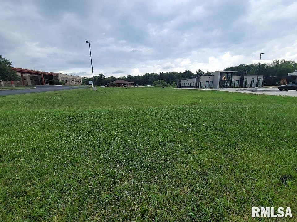 1st image of 3128 Veterans Memorial Dr