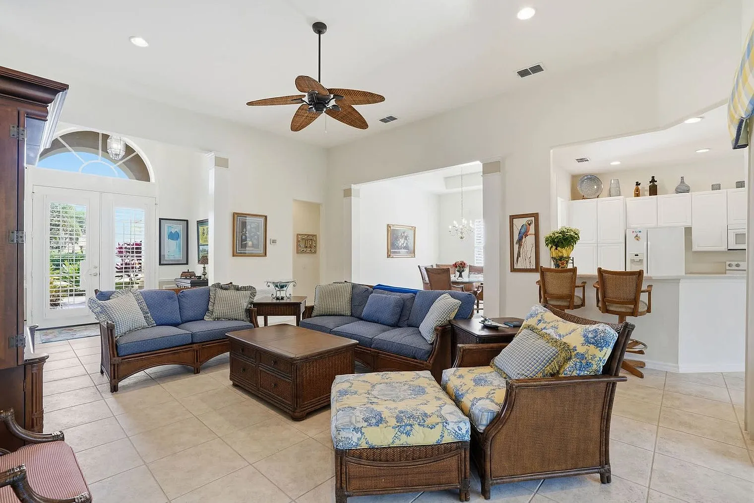 3 bed, 2.0 bath, 4004 sqft, $6,330 — Photo 1