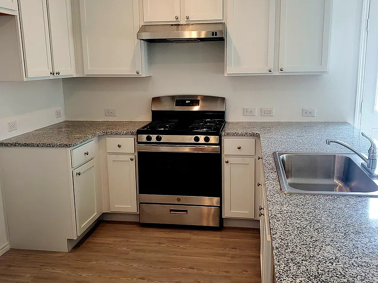 7102 Satellite Dr — Photo 3