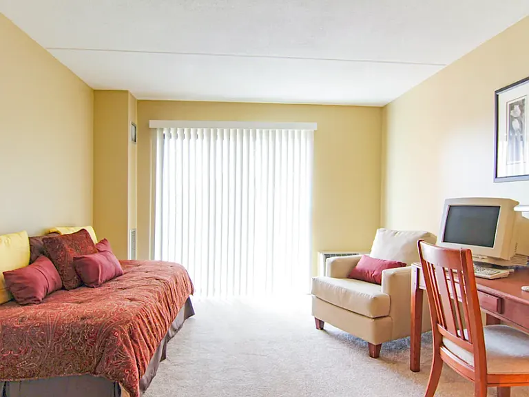 Unit office/second bedroom