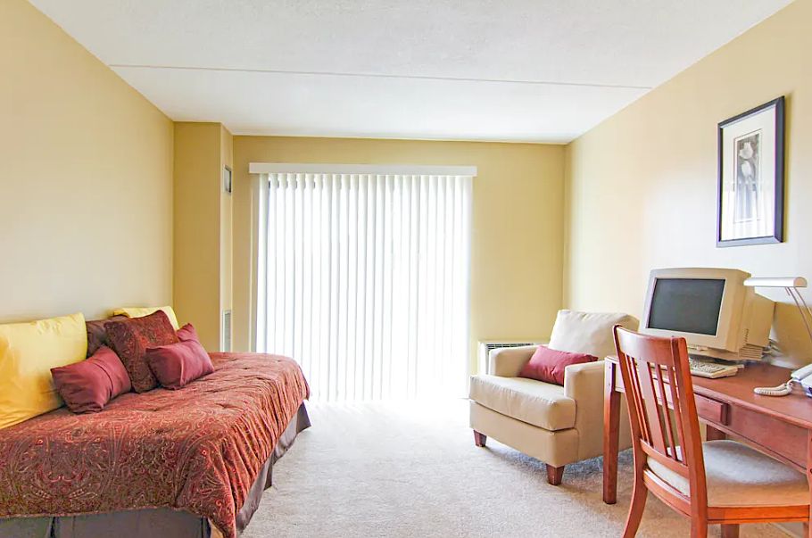 Unit office/second bedroom