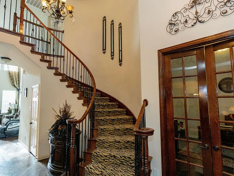 11956 Grandview Dr — Photo 2