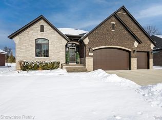 1037 Birkshire Rdg, Rochester, MI 48307