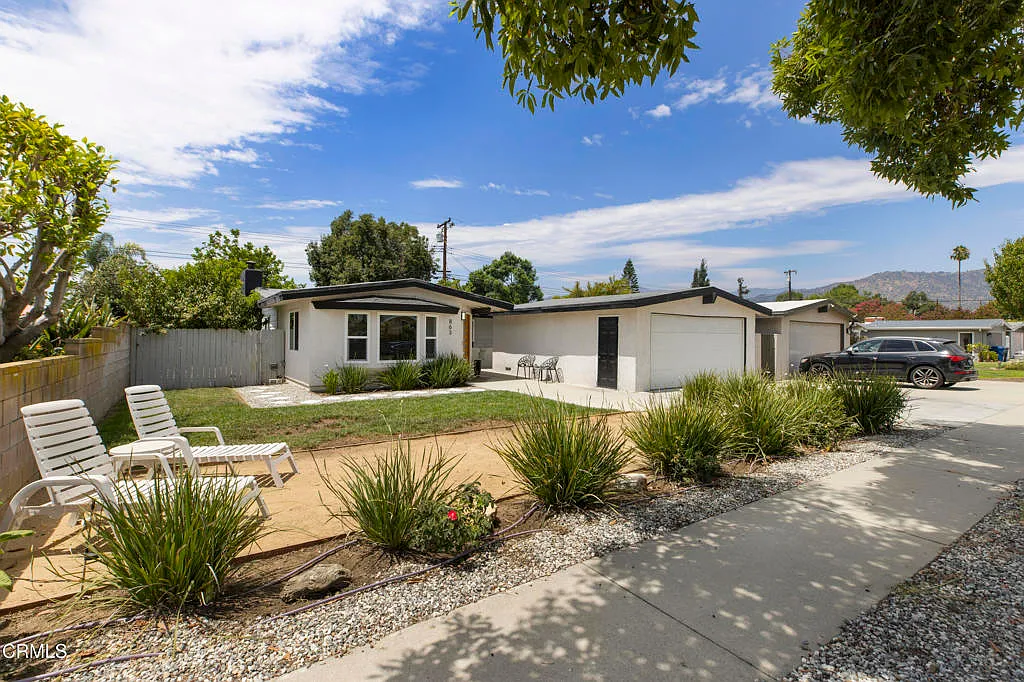 3 bed, 2.0 bath, 1517 sqft, $4,600 — Photo 2