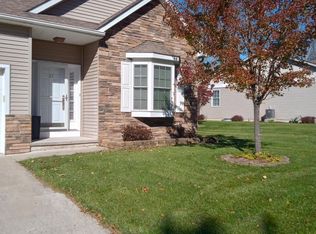 37 Greenbriar Dr, Dallas, PA 18612